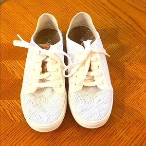 OluKai Women's White Pehuea Sneakers size 7.5